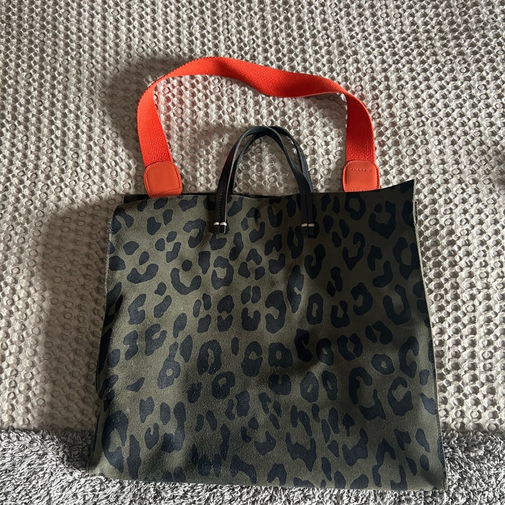 Clare V. Simple animal print suede tote “army Pablo cat”